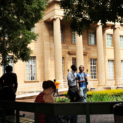 Students outside Cullen LIbrary