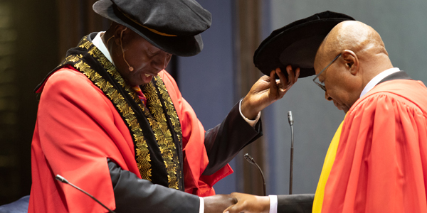 Peter Vundla received his honorary doctorate